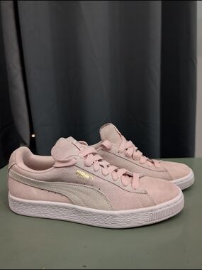 Puma Suede Women's Sneakers in Light Pink with Cream Accent SZ 8